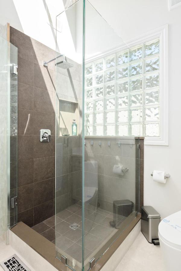 Beautiful Villa With Heated Pool Hot Tub By Forest North Vancouver Zewnętrze zdjęcie